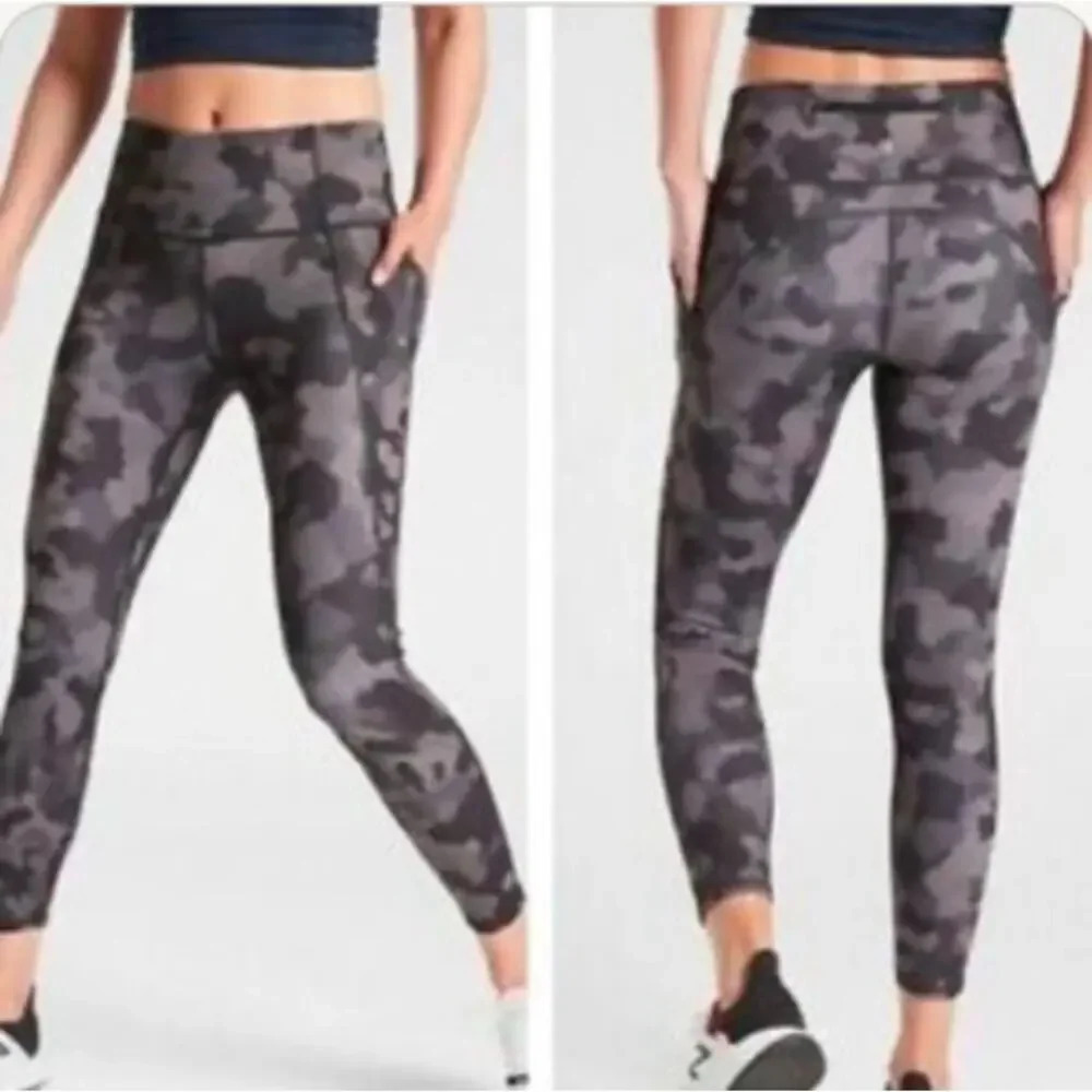 Athleta Lightning 7/8 Tight with Pockets Camo Super Sonic Black Size Small